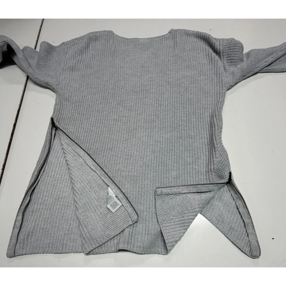 Cabi Sweater Womens Medium Gray‎ V-Neck Side Zippers Soft Pullover